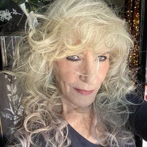 Meet your Posher, Deborah